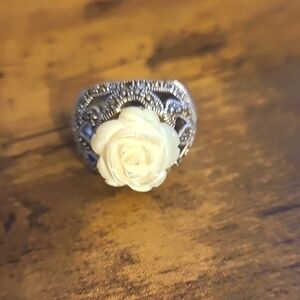.925 SILVER Mother Of Pearl FLOWER RING WITH CZ STONES